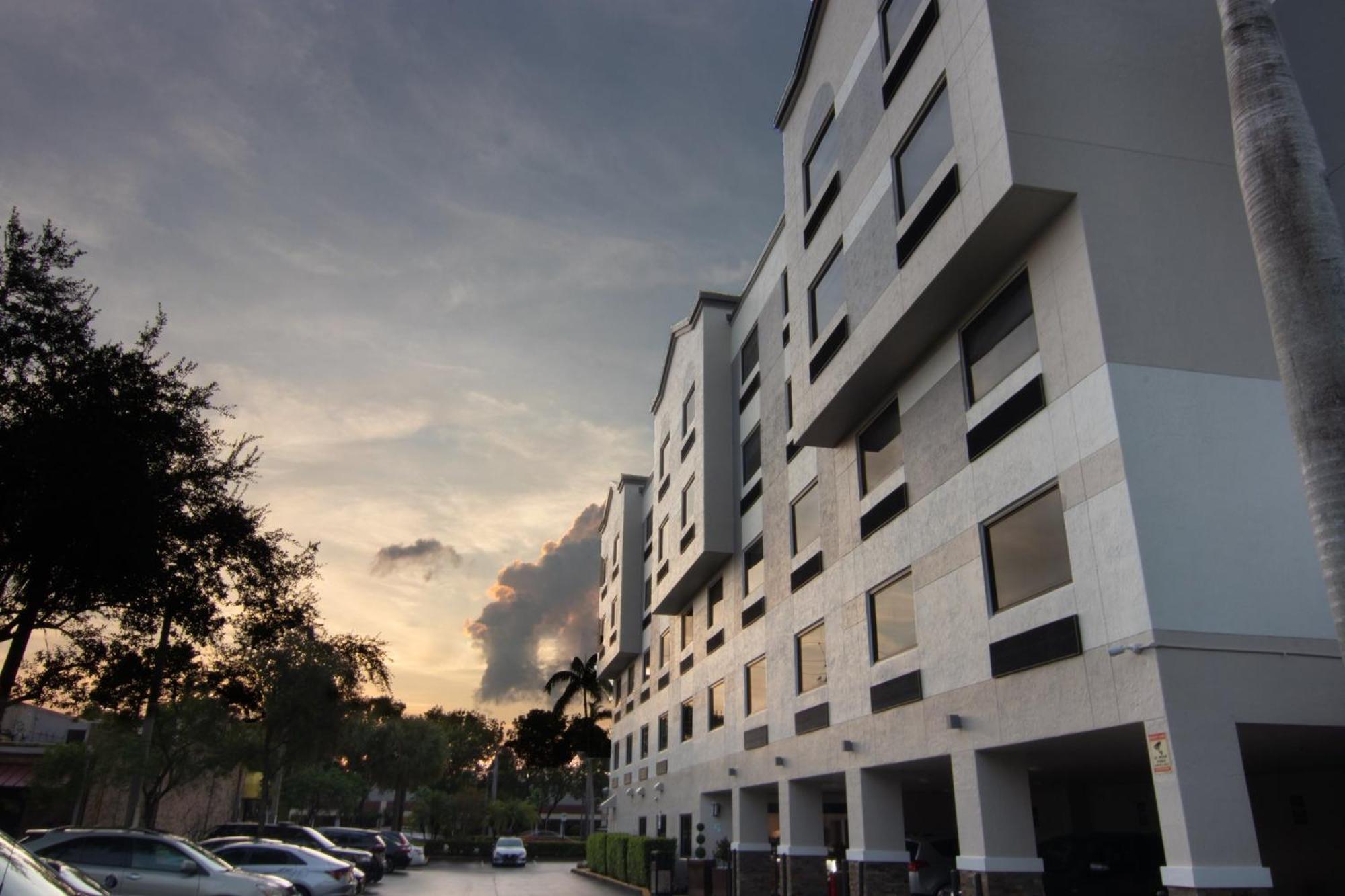 Holiday Inn Express And Suites Fort Lauderdale Airport West By Ihg Davie Exteriér fotografie