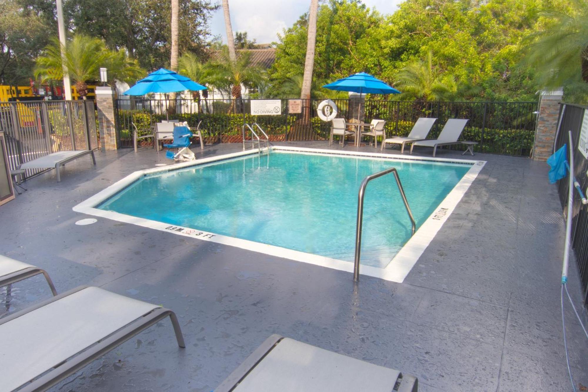 Holiday Inn Express And Suites Fort Lauderdale Airport West By Ihg Davie Exteriér fotografie