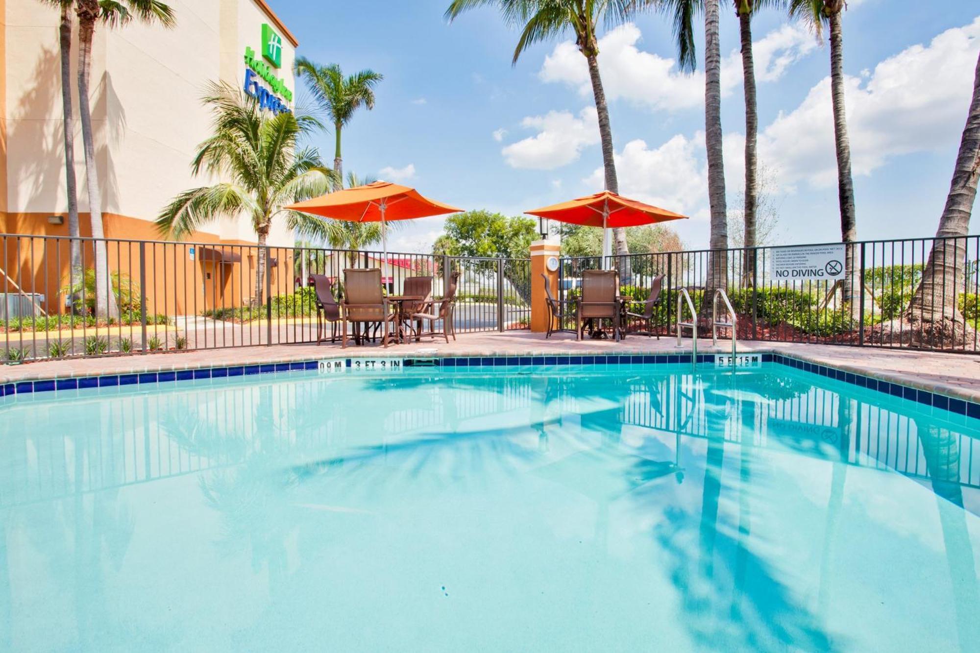 Holiday Inn Express And Suites Fort Lauderdale Airport West By Ihg Davie Exteriér fotografie